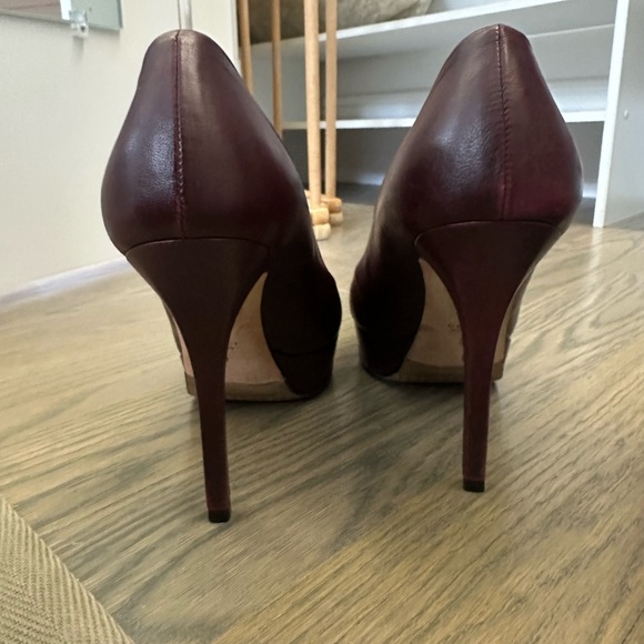Gucci Women's Burgundy Leather Pumps - Picture 4 of 11